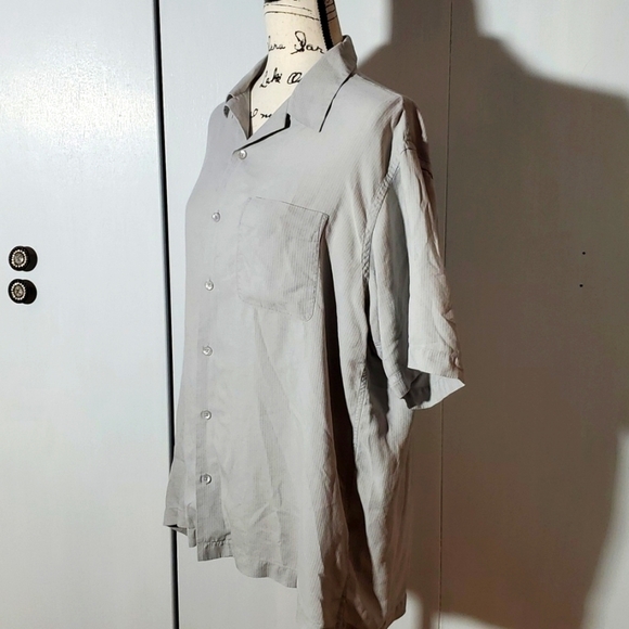 Perry Ellis = Mens Silk Gray Short sleeve pocket dress shirt Sz.Large - Picture 2 of 5